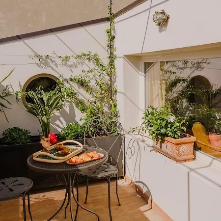Angiolo - Spacious & Elegant Duplex In Apartman Firenze