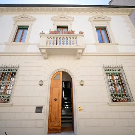 Angiolo - Spacious & Elegant Duplex In Apartament