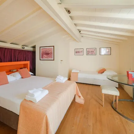 Angiolo - Spacious&elegant Duplex In Appartamento